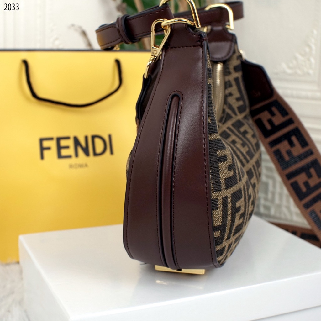 FENDI GRAPHY SMALL Seri 2033