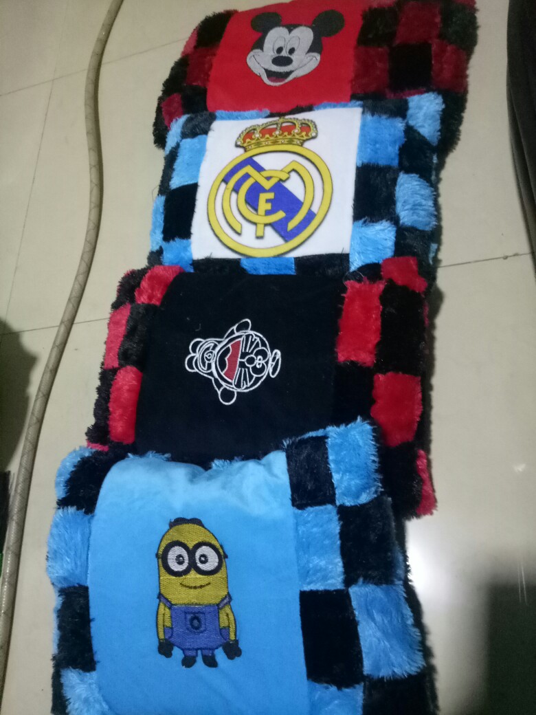 Bantal Bulu Rasfuf Isi Full Dacron Motif. Catur