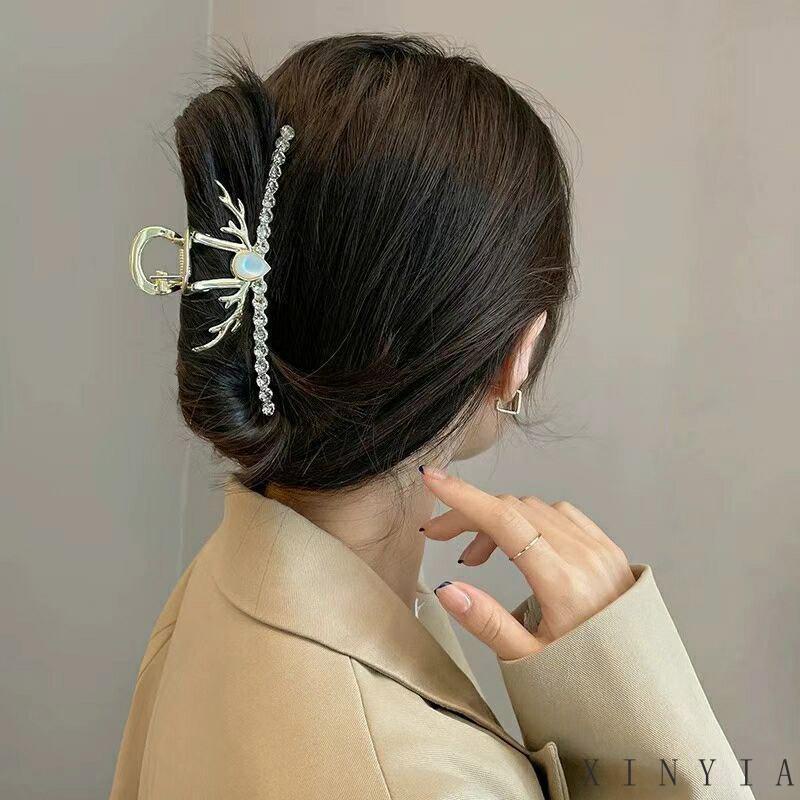 Jepit Rambut Wanita Bahan Metal Aksen Mutiara Dan Berlian Imitasi Untuk Musim Panas