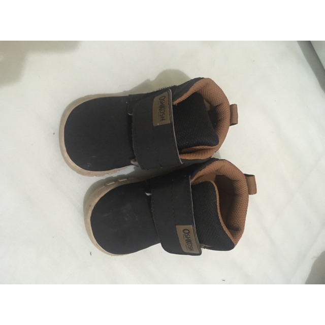 Preloved Sepatu Bayi Oshkosh