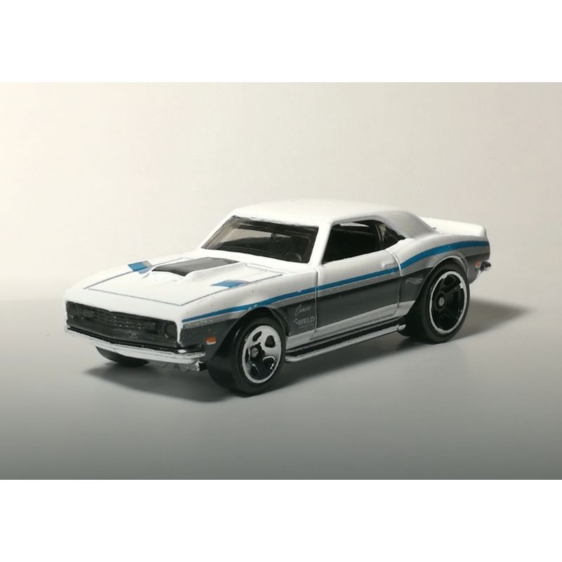 Hotwheels 68 COPO CAMARO hw muscle mania putih