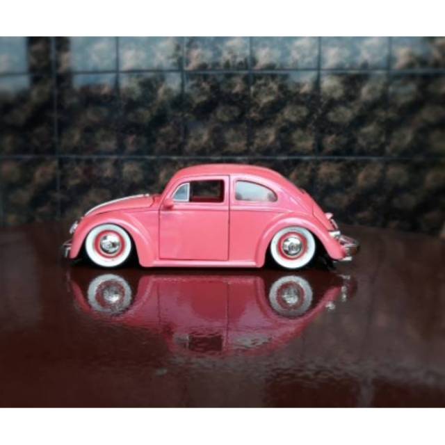 Diecast / Miniatur Mobil Jada VW / Volkswagen Bettle Pink Skala 24