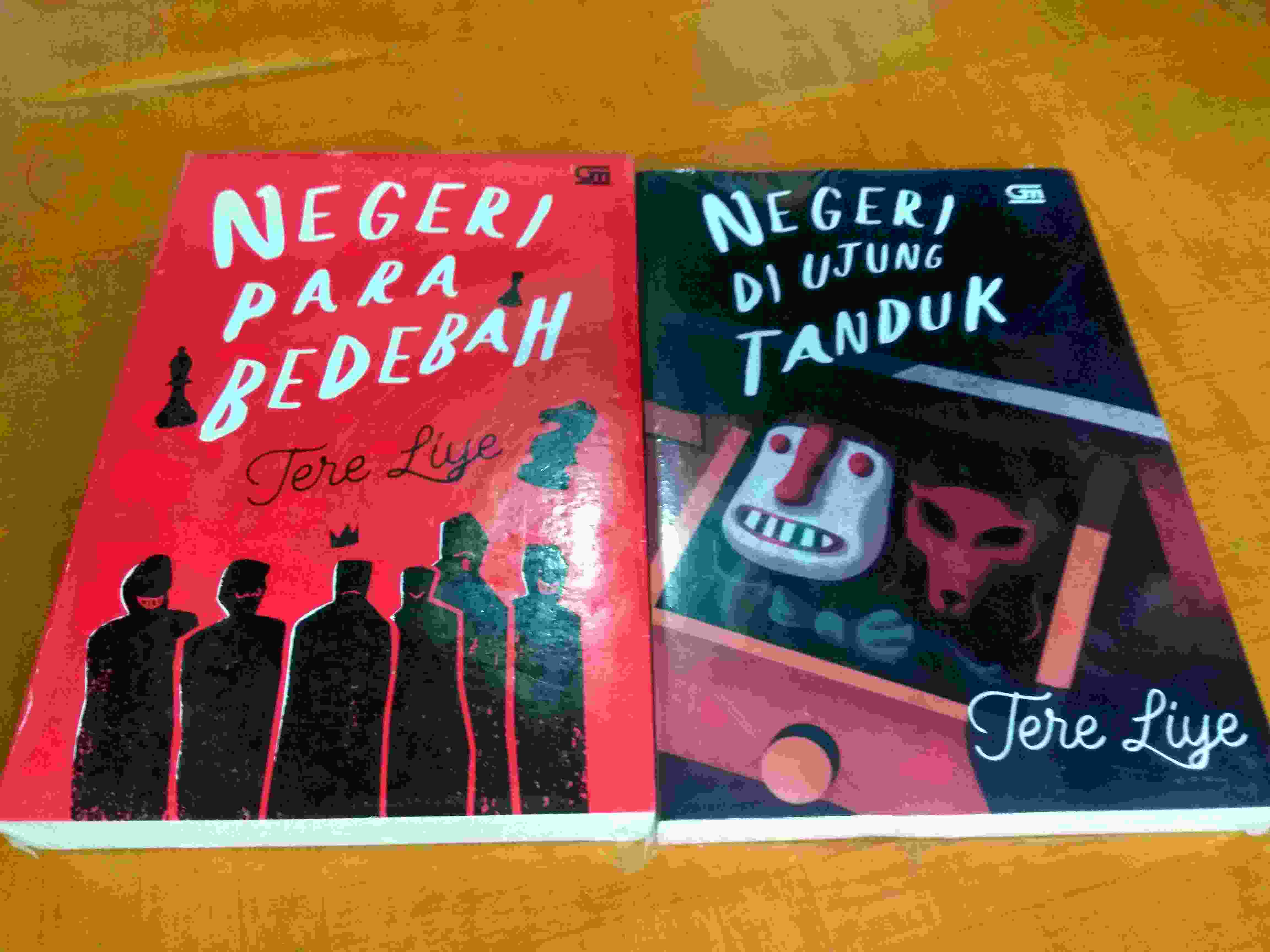 Paket 2 Novel Negeri Di ujung Tanduk & Negeri Para Bedebah ...