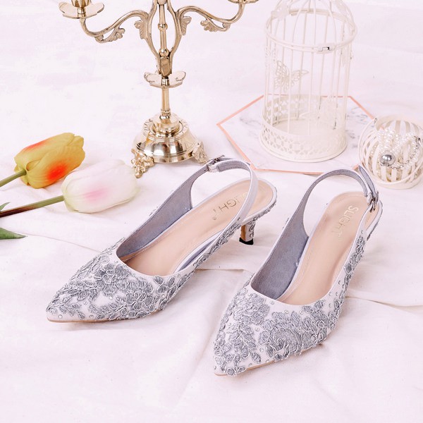 

SLIGHT Sepatu Slingback Brukat Silver