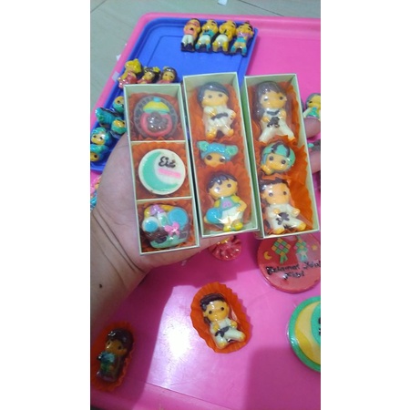 

Cokelat karakter edisi kartun dan Idul Fitri sekat 3