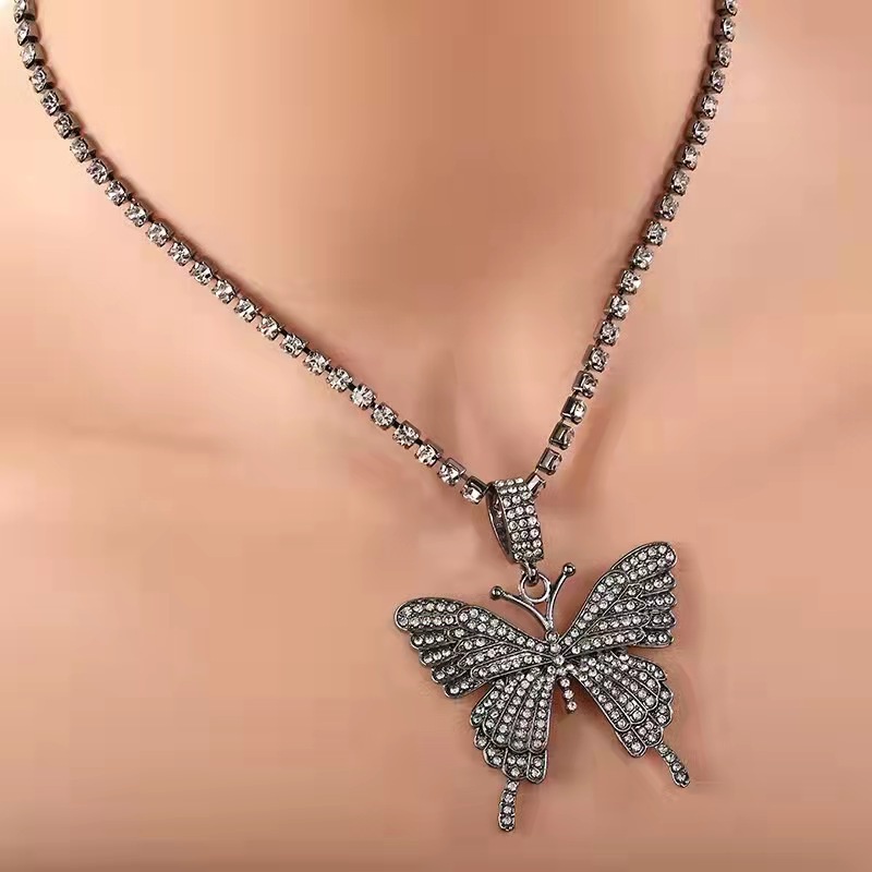 Kalung Choker Desain Kupu-Kupu Untuk Wanita - Korean Crystal Pearl Necklace Fashion Butterfly