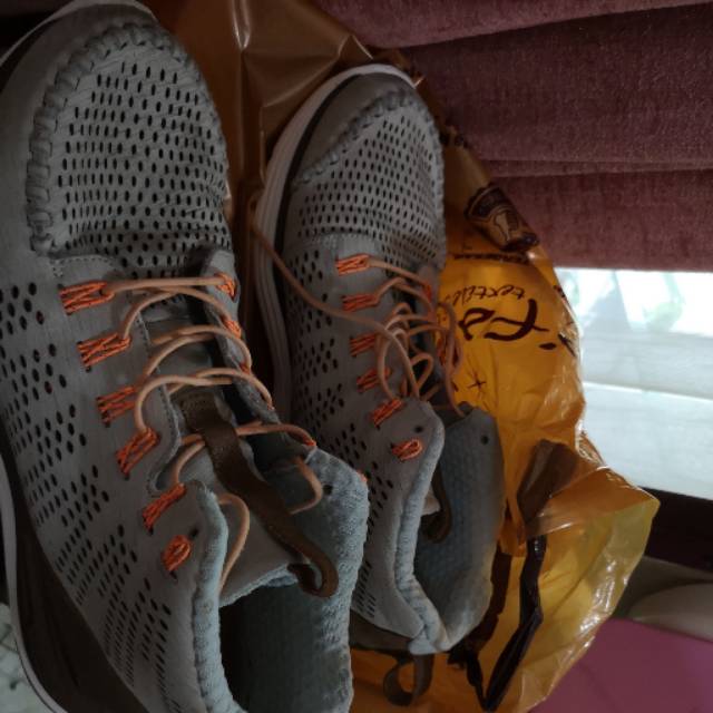 Nike sepatu basket coklat