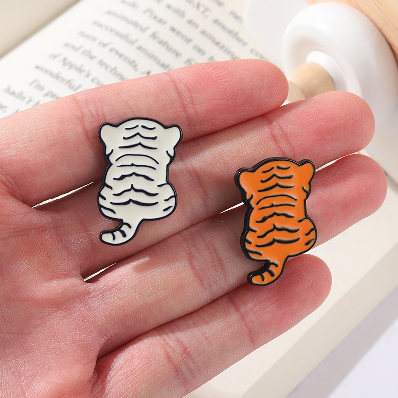 Bros Pin Enamel Bentuk Hewan Harimau 2 Gaya Untuk Hadiah Teman