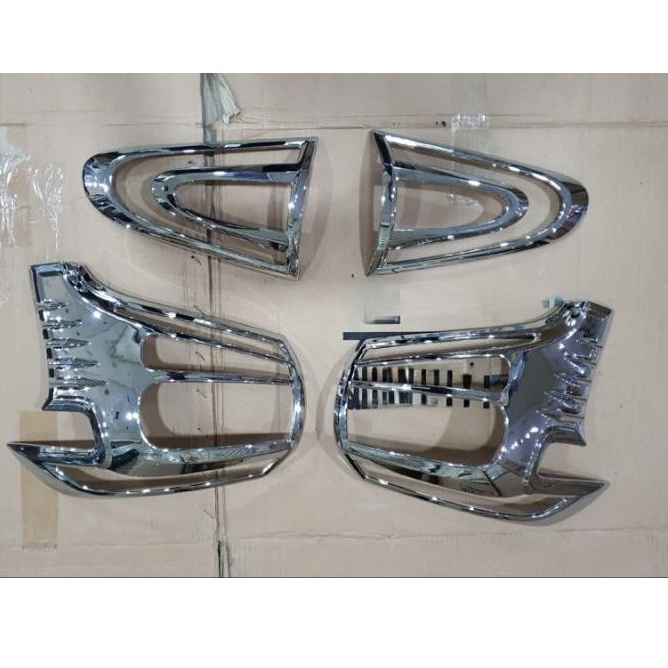 Garnish lampu belakang chrome sienta 2016