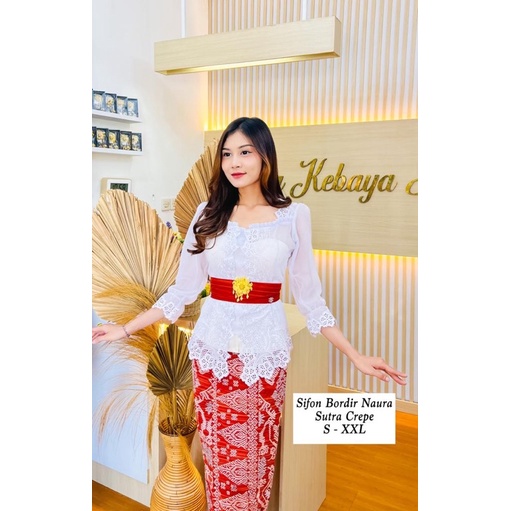 Kebaya jadi spesial putih