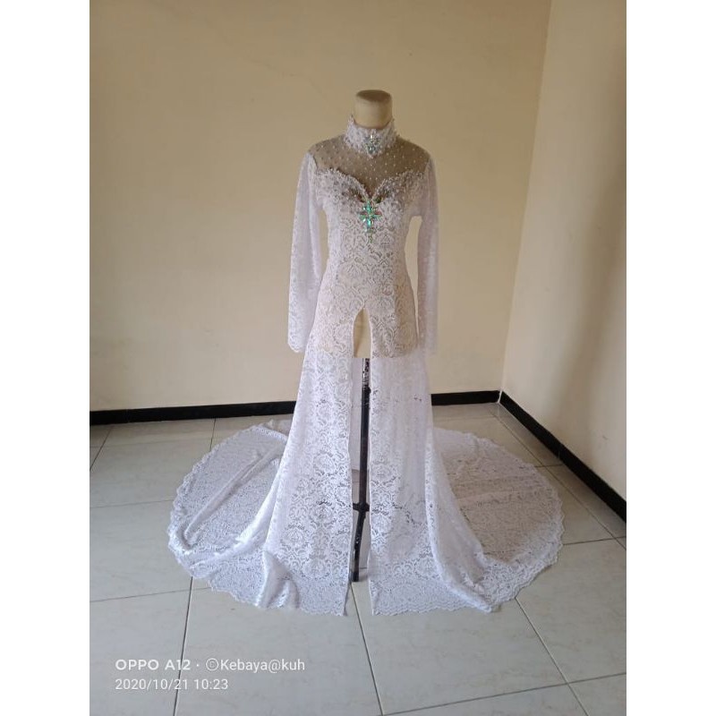 kebaya brokat ngekor