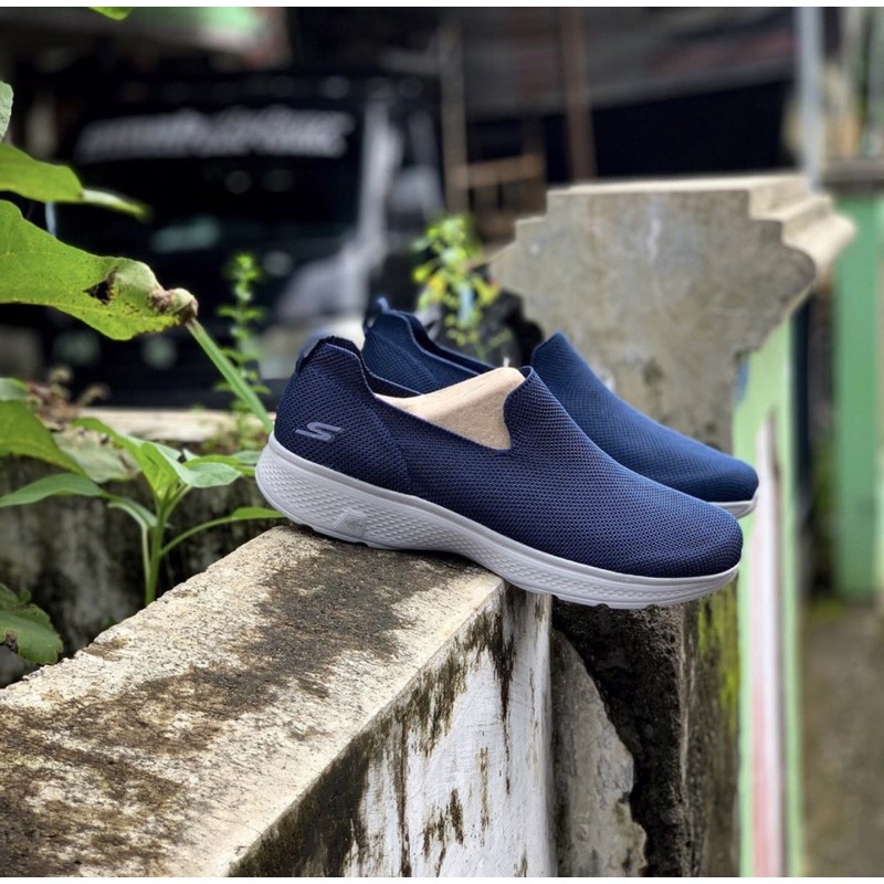 Sepatu  SKECHERS GO WALK 4 INVENTOR NAVY/GREY (MEN)