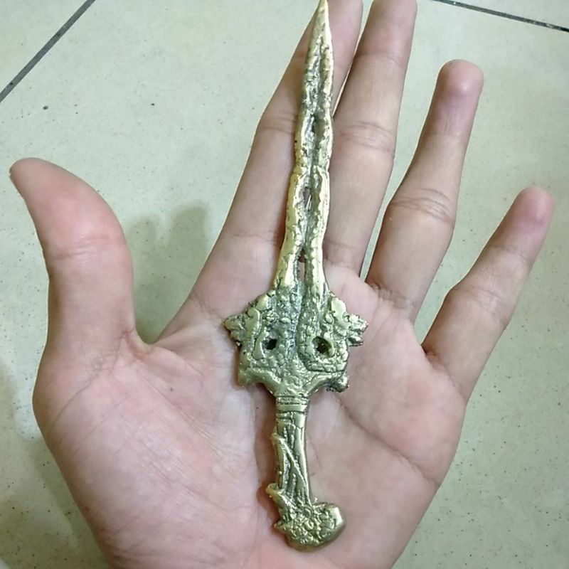 Pedang Naga kembar Kuningan sari