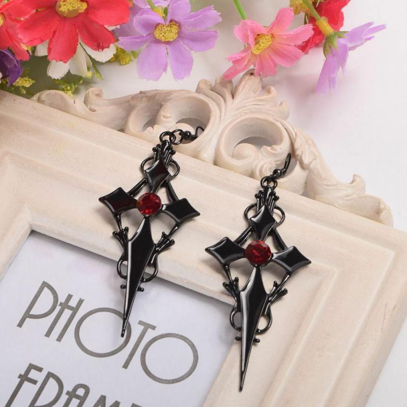 Anting Tusuk Gantung Bentuk Salib Aksen Zircon Merah / Hitam Gaya Retro / Klasik / Goth Punk Untuk Wanita