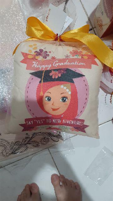 Bantal Hadiah Kado Wisuda Ready 30x30