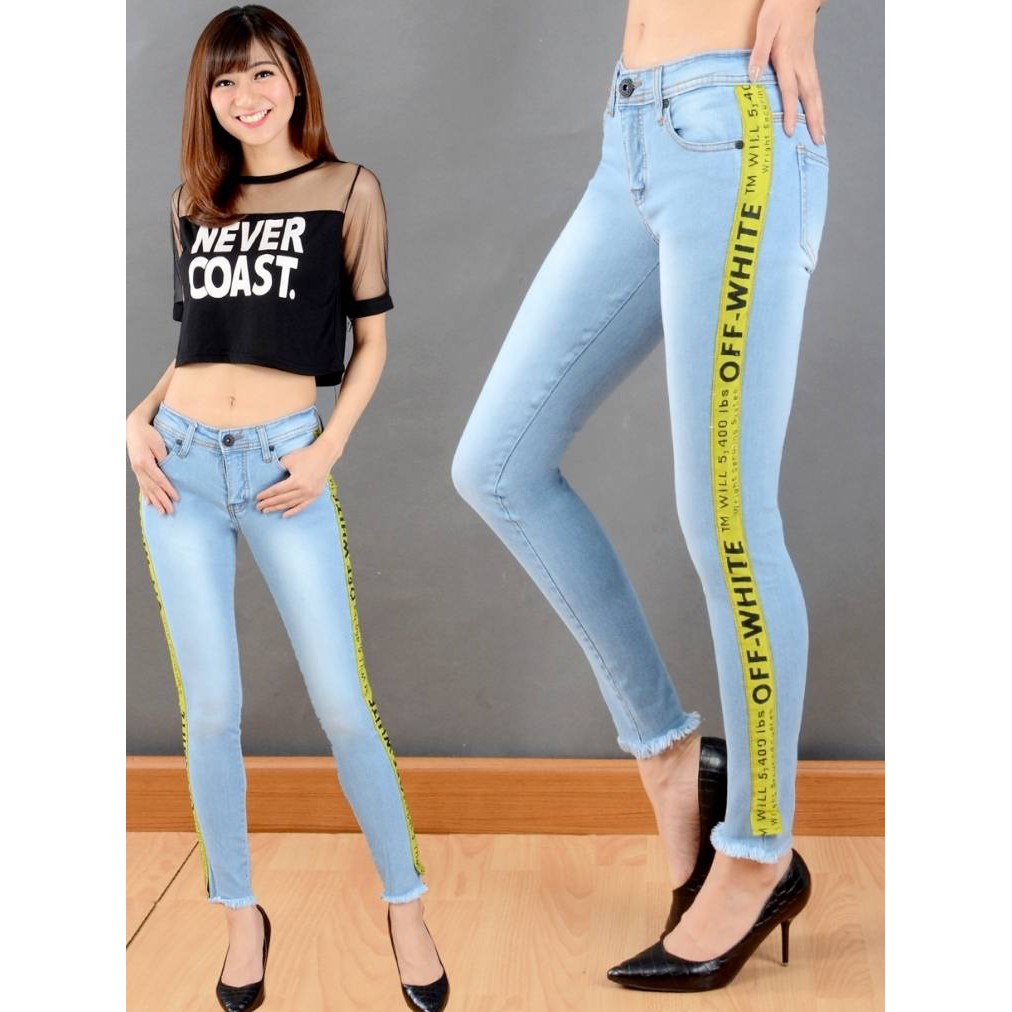  Celana  Jeans  Wanita  List Kuning Den 55320 Birumuda 