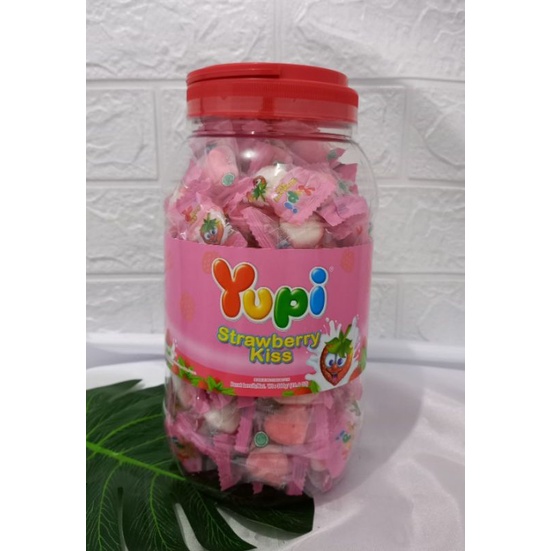 

Yupi Strawberry Kiss Toples