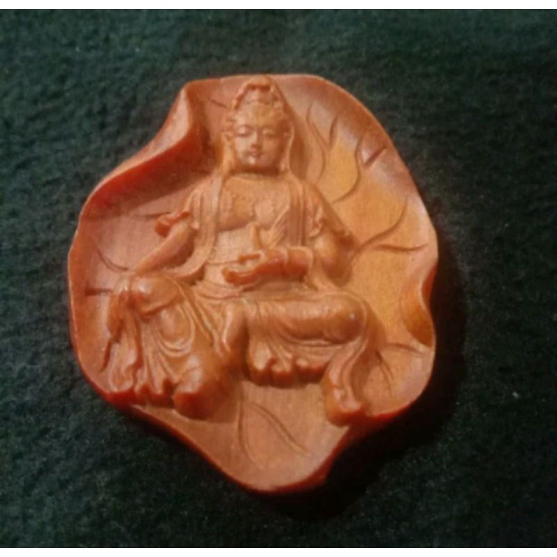 Liontin Agatis Ukir Dewi Kwan Im