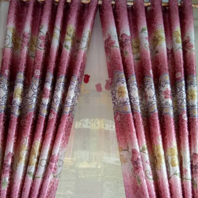 Gorden hordeng prada merah Mewah dan Fantastis