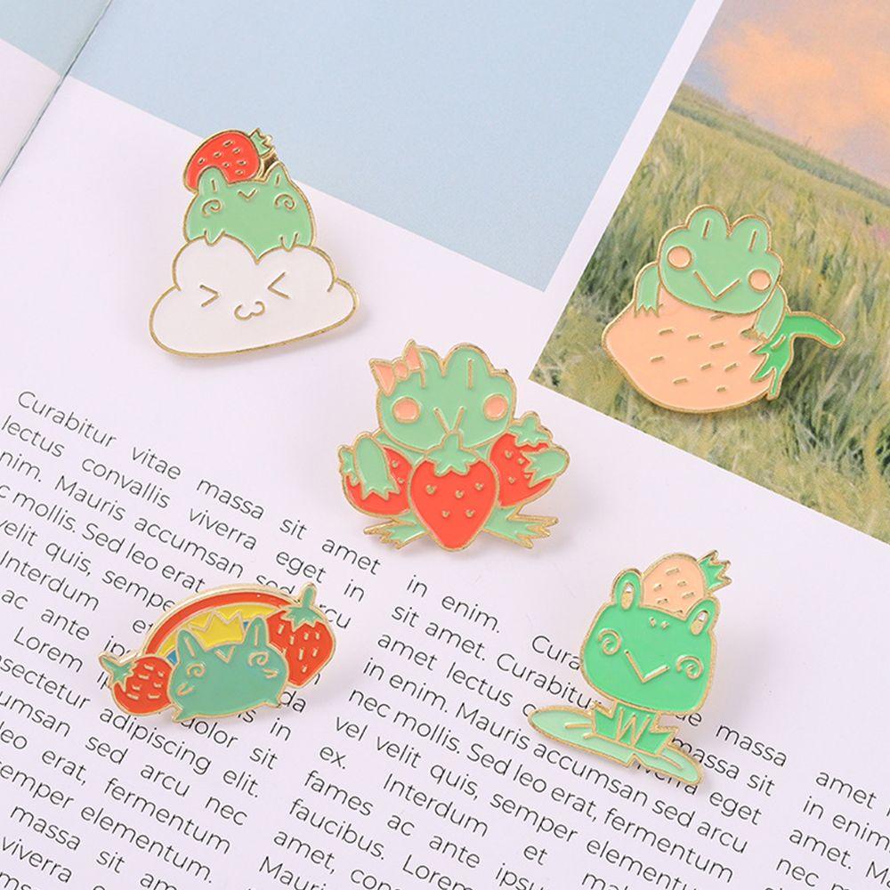 Lily Enamel Pin Fashion Makan Strawberry Kodok Kartun Lencana