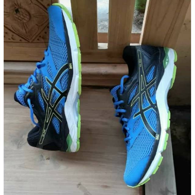 Sepatu volly asics