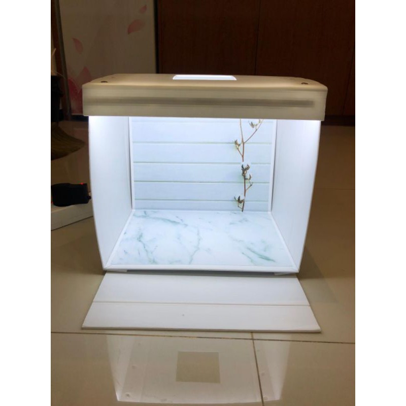 

Studio Box LED Ukuran A3 ( 31 x 30 x 24 ) motif kayu putih dan marmer
