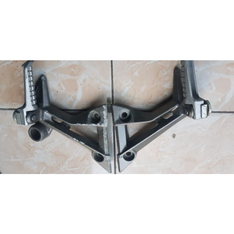 pinjakan/prostep belakang original Kawasaki ninja 250fi