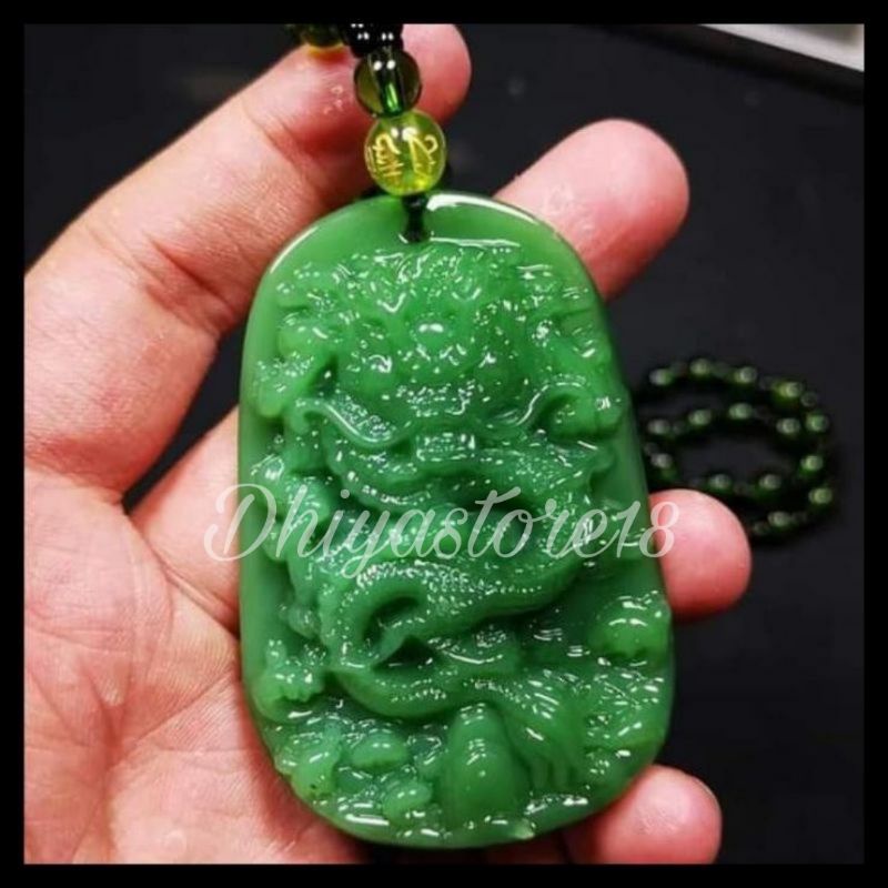 Batu Permata Liontin Hoki Giok Hijau Ukir Naga Timbul Di Senter Tembus Crystal Termurah