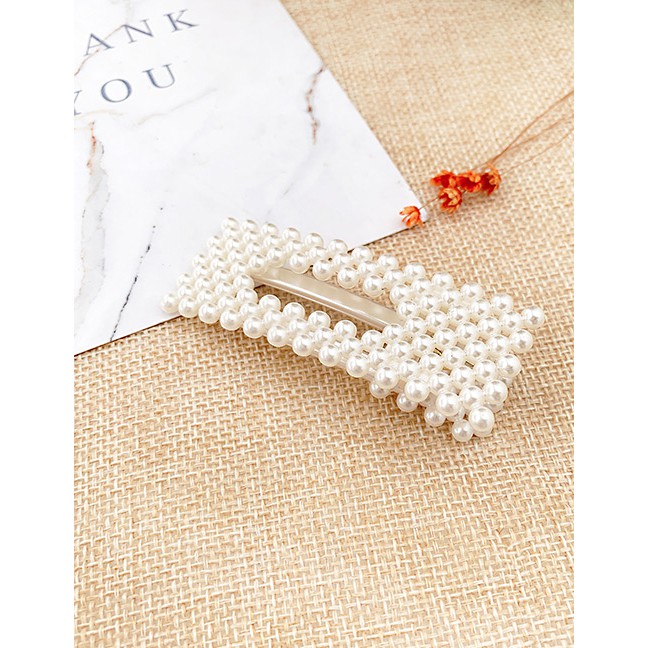 LRC Jepit Rambut Fashion White Resin Pearl Hairpin F59529