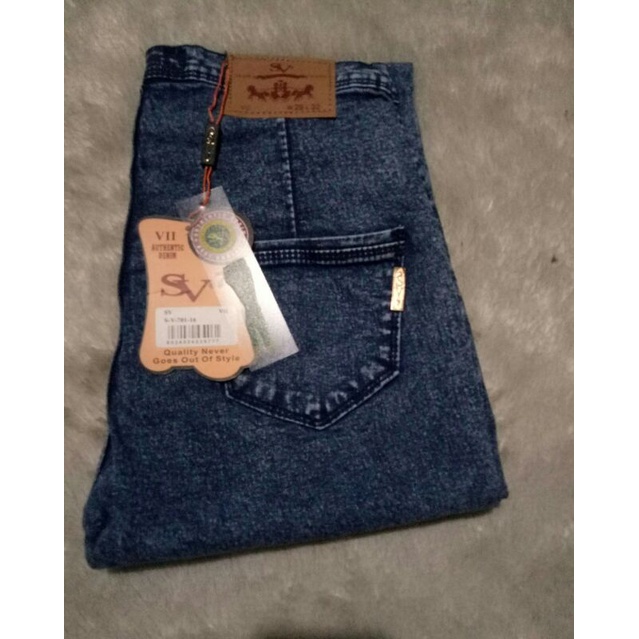 Cutbray Jeans warna snow blue , Hitam