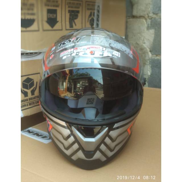

Kyt falcon pakai kardus