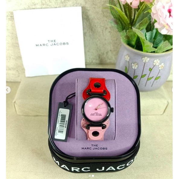 Jam Tangan Marc Jacobs MJ0120184726 the cuff quartz pink red