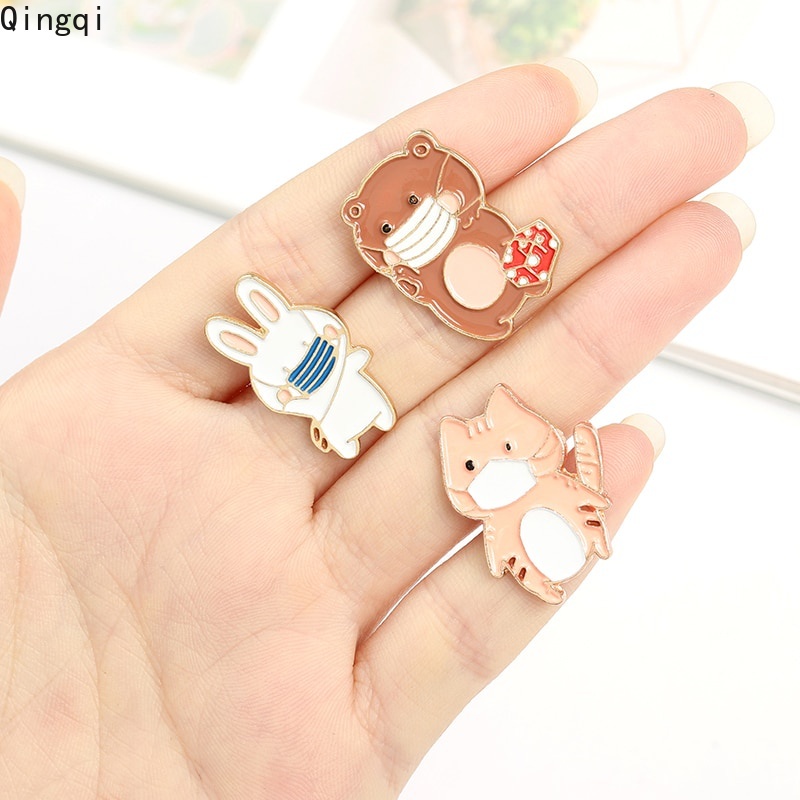 Bros Pin Enamel Bentuk Kartun Hewan Beruang Kucing Kelinci Untuk Hadiah Anak