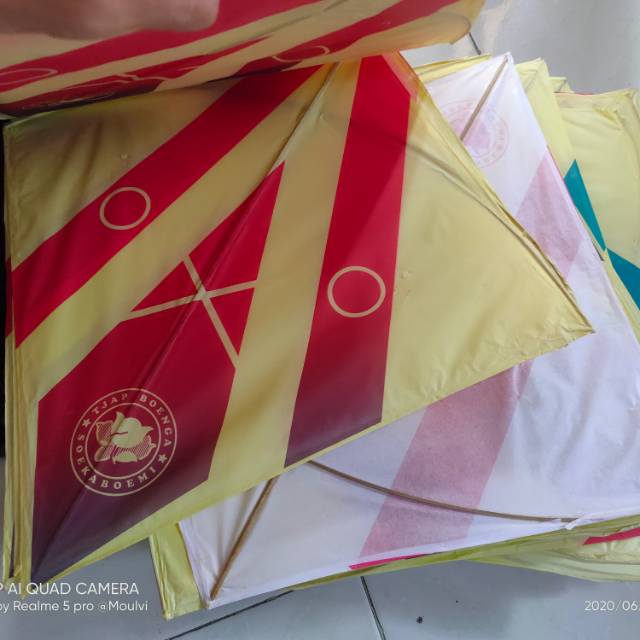 

Layangan Aduan Kertas Sablon Ukuran 58 1 iket isi 60 pcs
