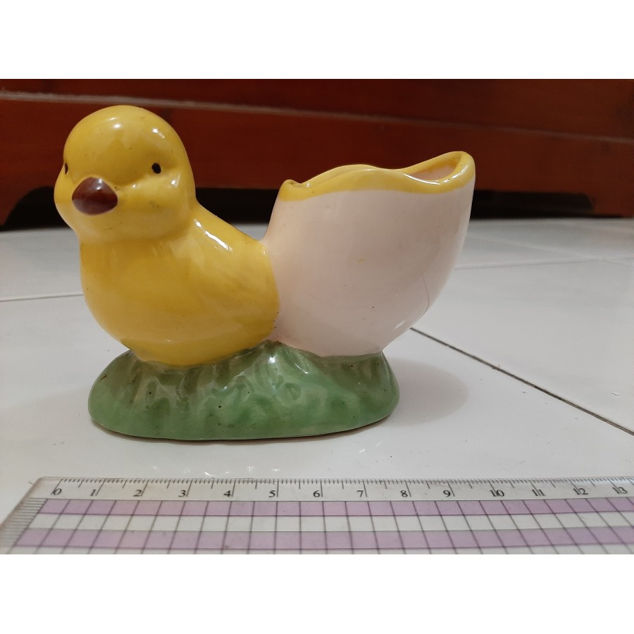 Pajangan Patung Dekorasi Keramik Anak Ayam Telur Lucu