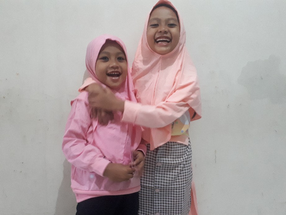 Set 120abc + Jilbab Sz 3-8 Thn + Free My Bottle Merk Little Pineapple