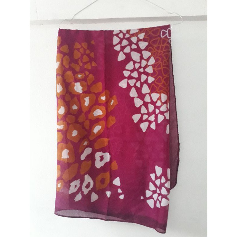 Hijab Kerudung Segi Empat Jahit Tepi Pink Fanta Motif