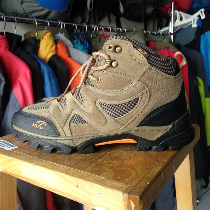 Sepatu Gunung Outdoor SNTA