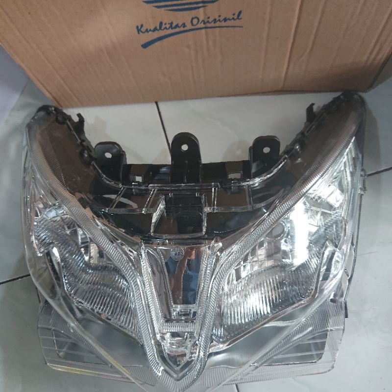 LAMPU DEPAN +REFLEKTOR HONDA VARIO TECHNO 125 MERK WIN