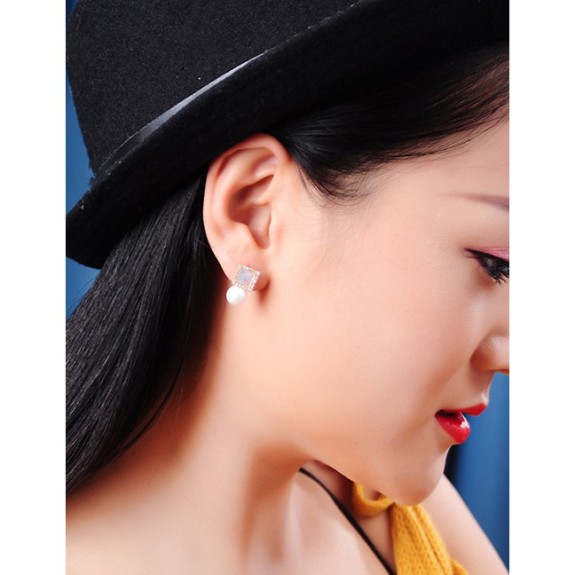 LRC Anting Tusuk Fashion Gold Shell-studded Square Artificial pearl Earrings D37755