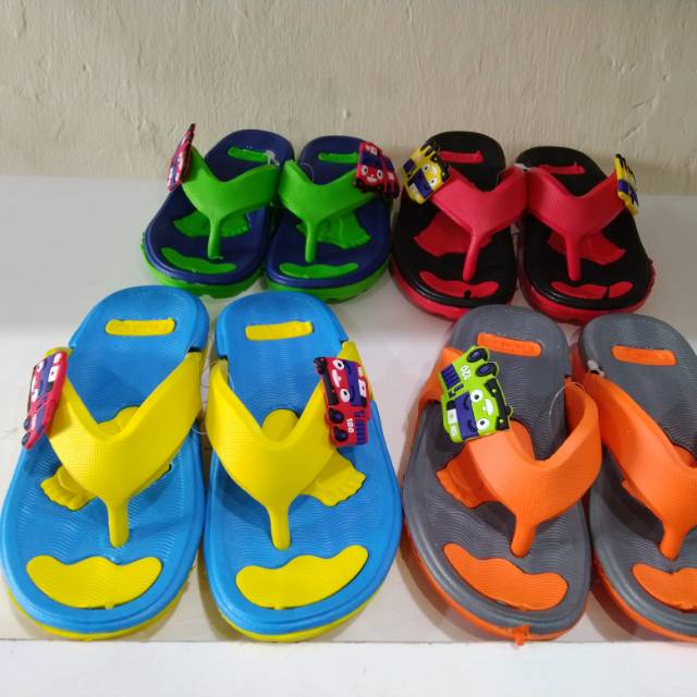 Sandal jepit kanan Kiri