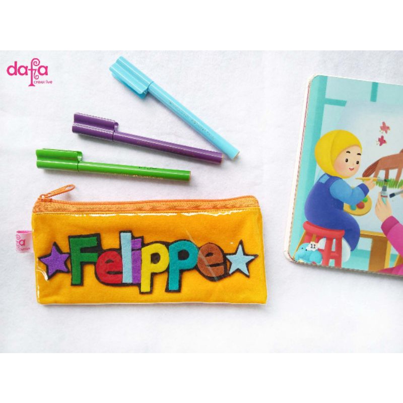 

Dompet Pensil Custom Nama Satuan DI BAWAH 10 PCS - Souvenir Anak - Kado Ultah - Merchandise Acara - Oleh oleh
