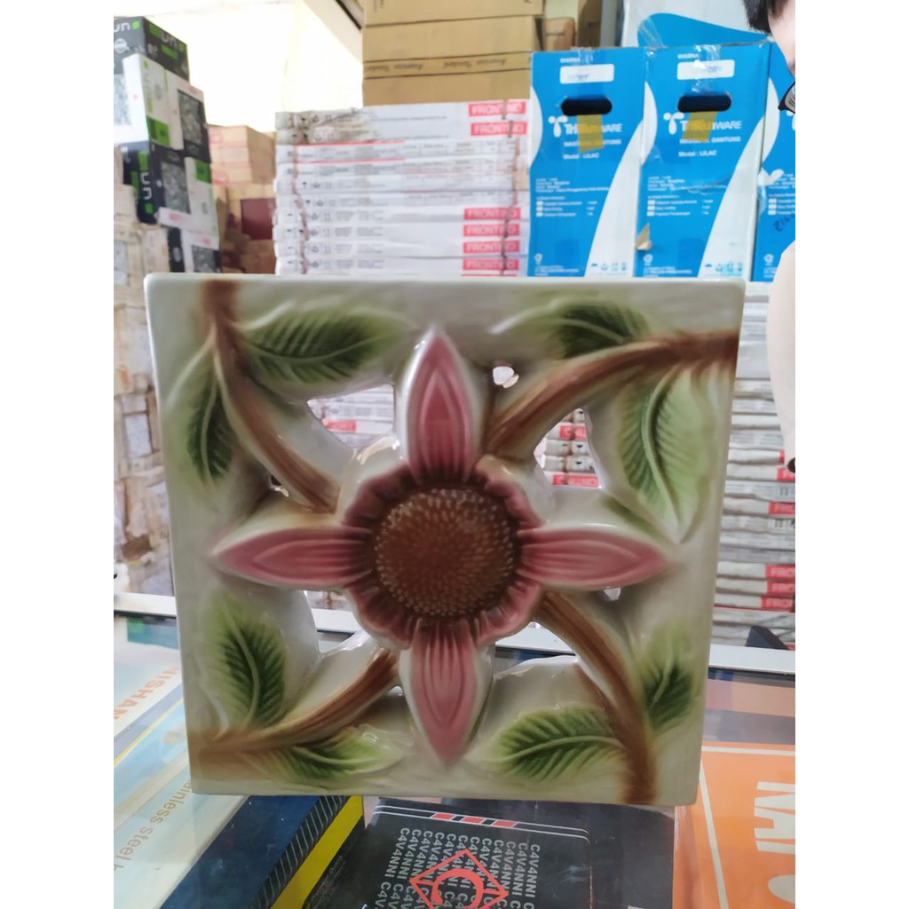 KERAMIK ROSTER / LUBANG ANGIN 20x20 TYPE 02