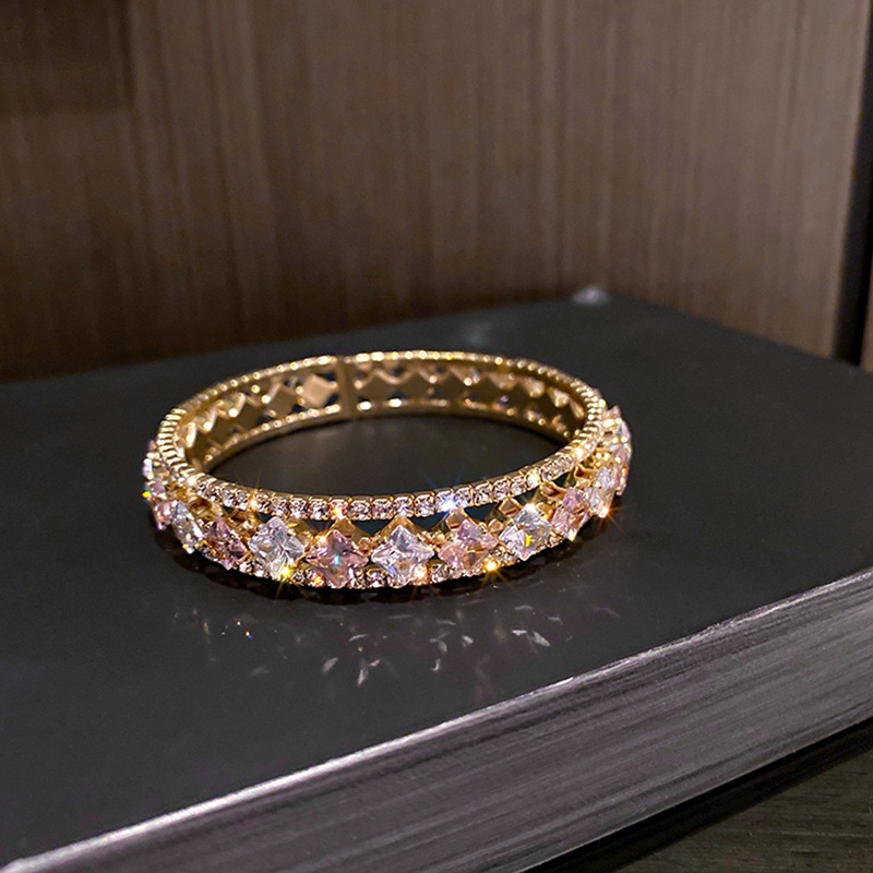 Gelang Tangan Terbuka Gaya Korea Motif Geometri Aksen Zircon + Kristal Warna Pink / Hijau Untuk Wanita