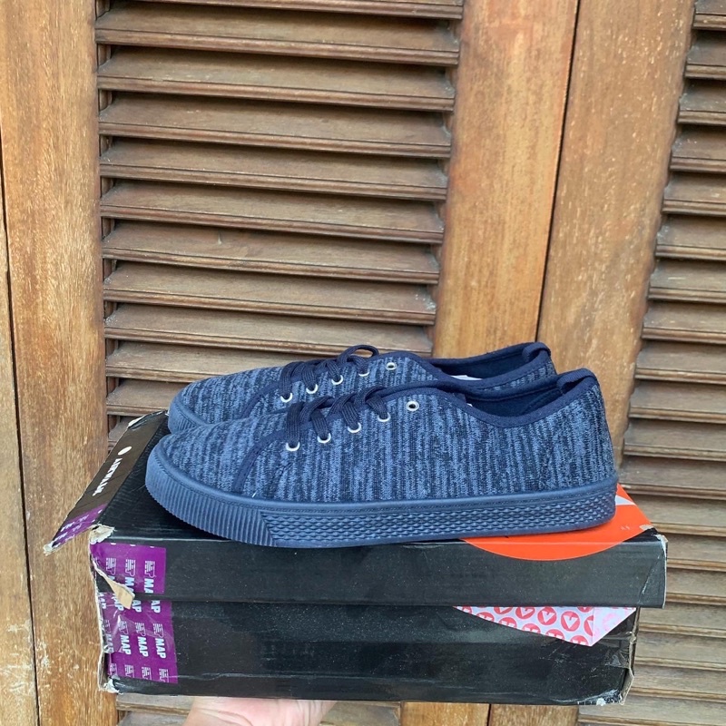 Sepatu Airwalk Fred Navy Grey Original Running Sneakers Dewasa Anak Sekolah Sendal Gunung Outdoor Boots Hitam Murah Original BNIB Murah Jakarta Surabaya Sandal