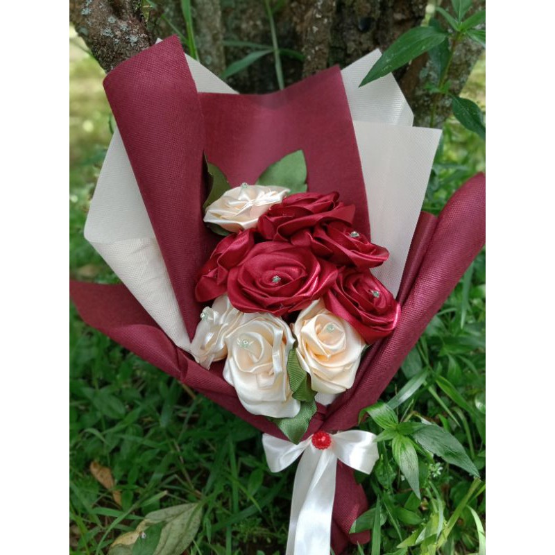Buket bunga mawar 8 tangkai