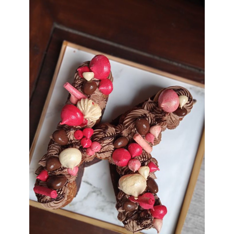 

choux letter / kue ulang tahun / letter cake /birthday cake
