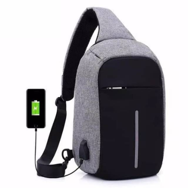 Tas selempang pria anti maling dengan USB charger