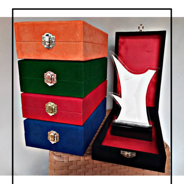 

BOX PLAKAT BLUDRU