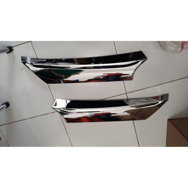 list grill sigra chrome 2 pis